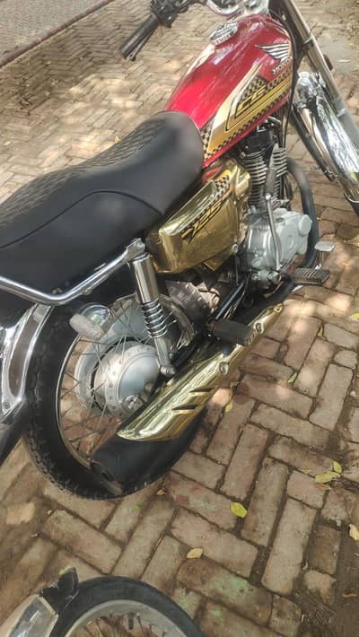 8500 kelo meter chala howa hy bilkul saf hy 03007622702 is no py rabta