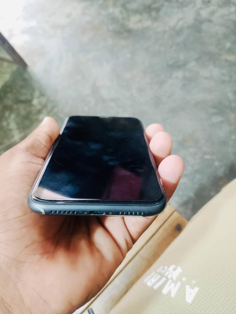 Apple iPhone 11 3