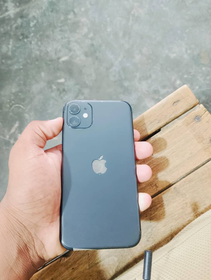Apple iPhone 11 4