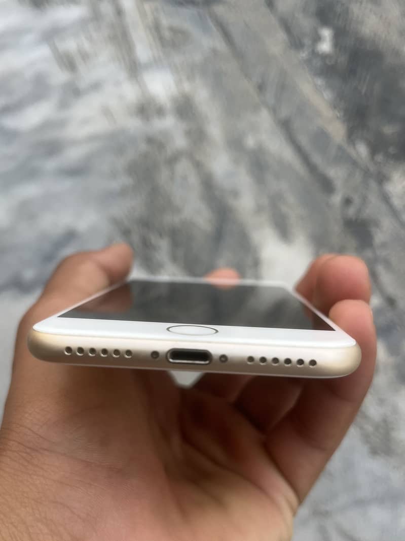 Apple iPhone 7 1
