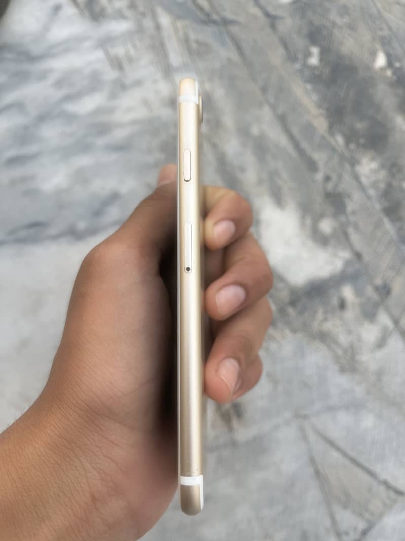 Apple iPhone 7 2