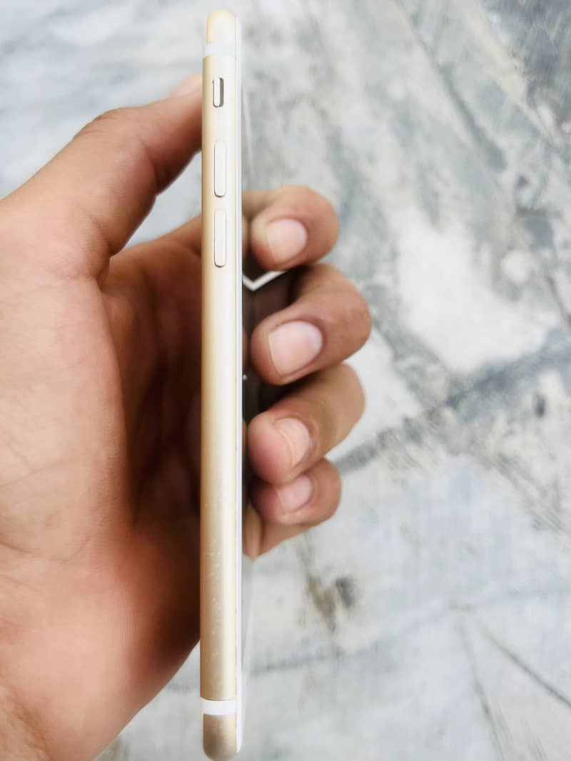Apple iPhone 7 3