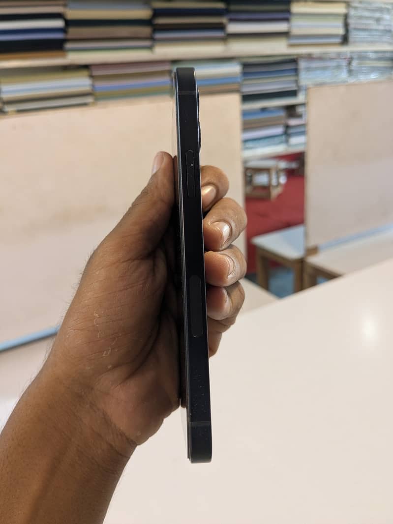 Apple iPhone 12 1