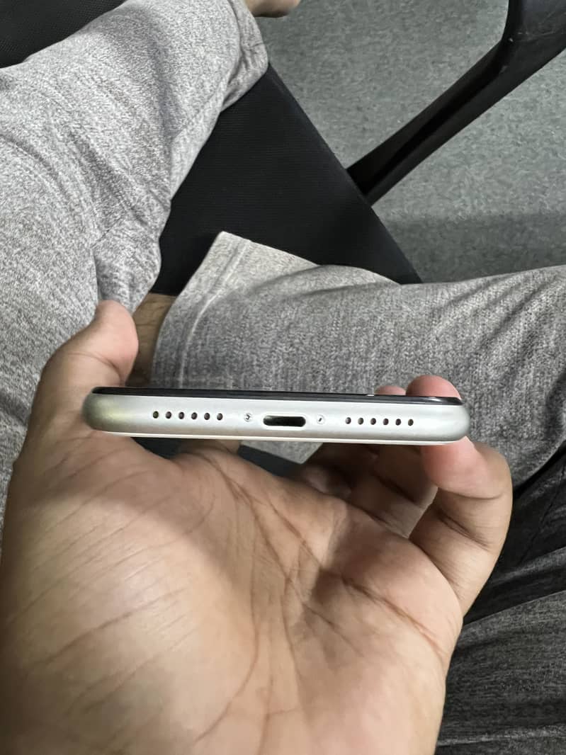 Apple iPhone 11 0