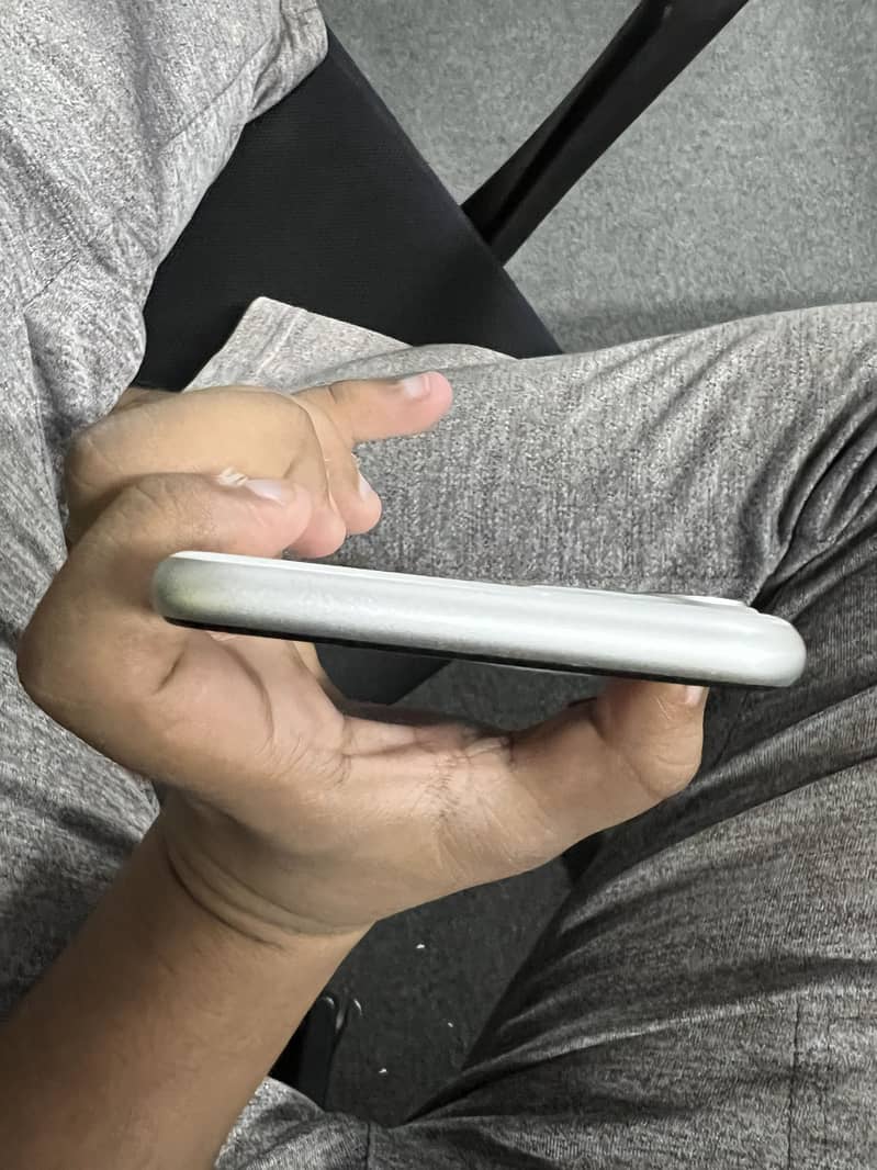 Apple iPhone 11 5