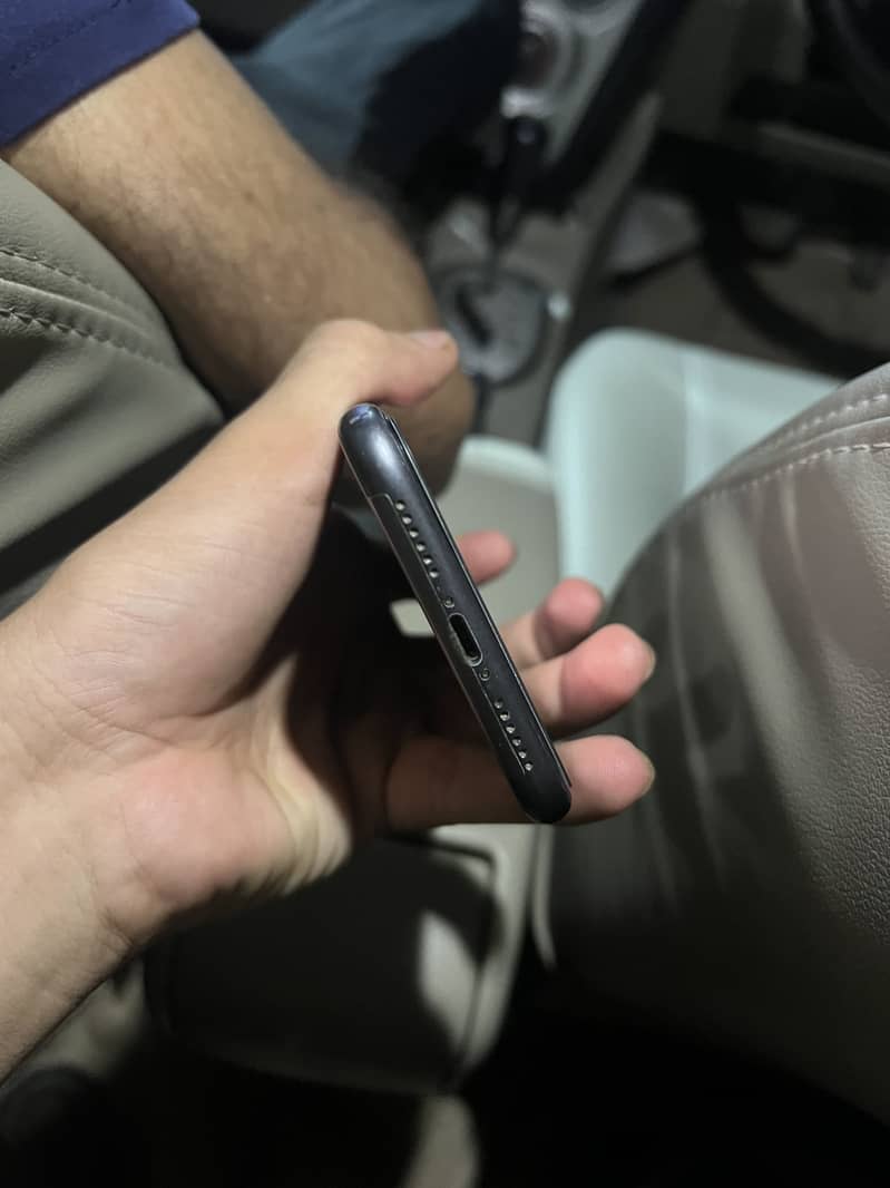 Apple iPhone 11 3