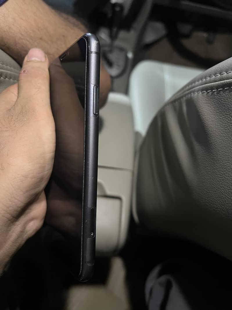 Apple iPhone 11 7