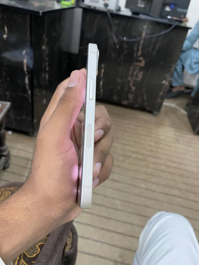 Apple iPhone 13 3