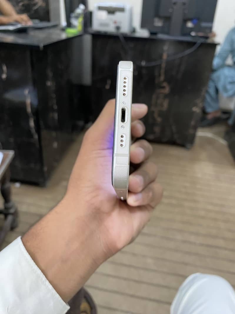 Apple iPhone 13 6