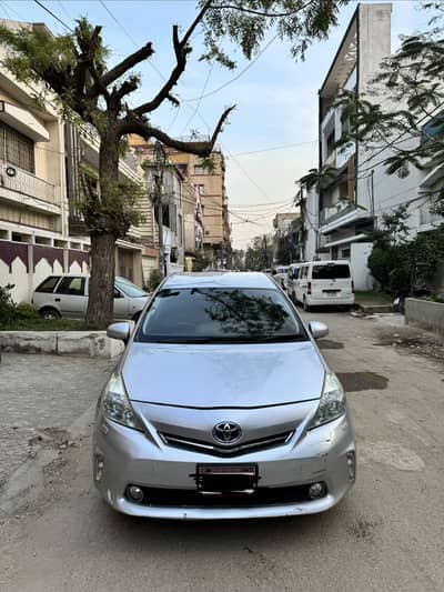 Toyota Prius Alpha 2012
