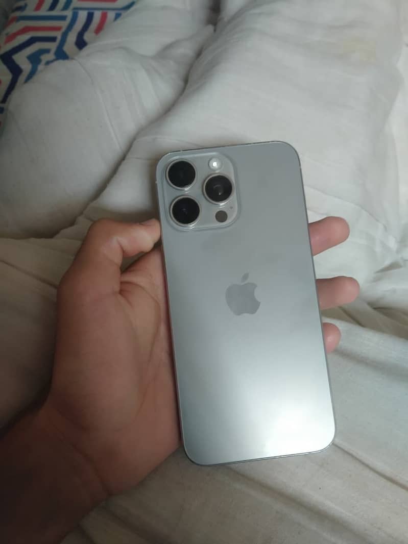 Apple iPhone 15 Pro Max 1