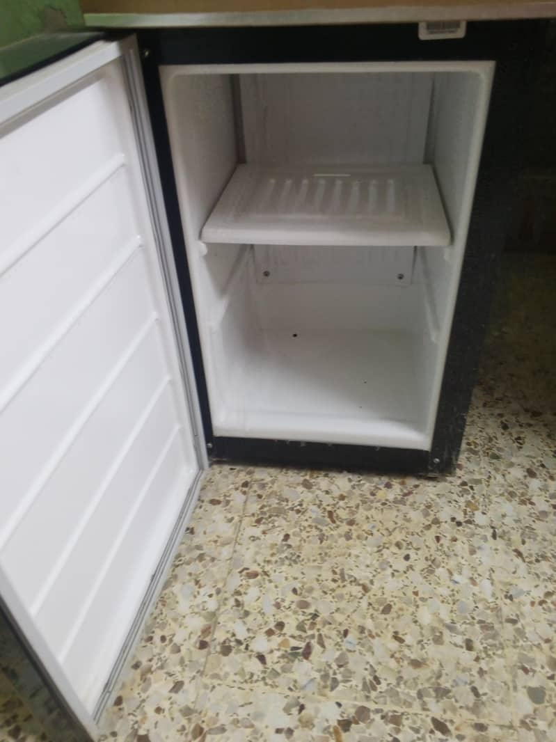 Dawlance suspensor with fridge 1