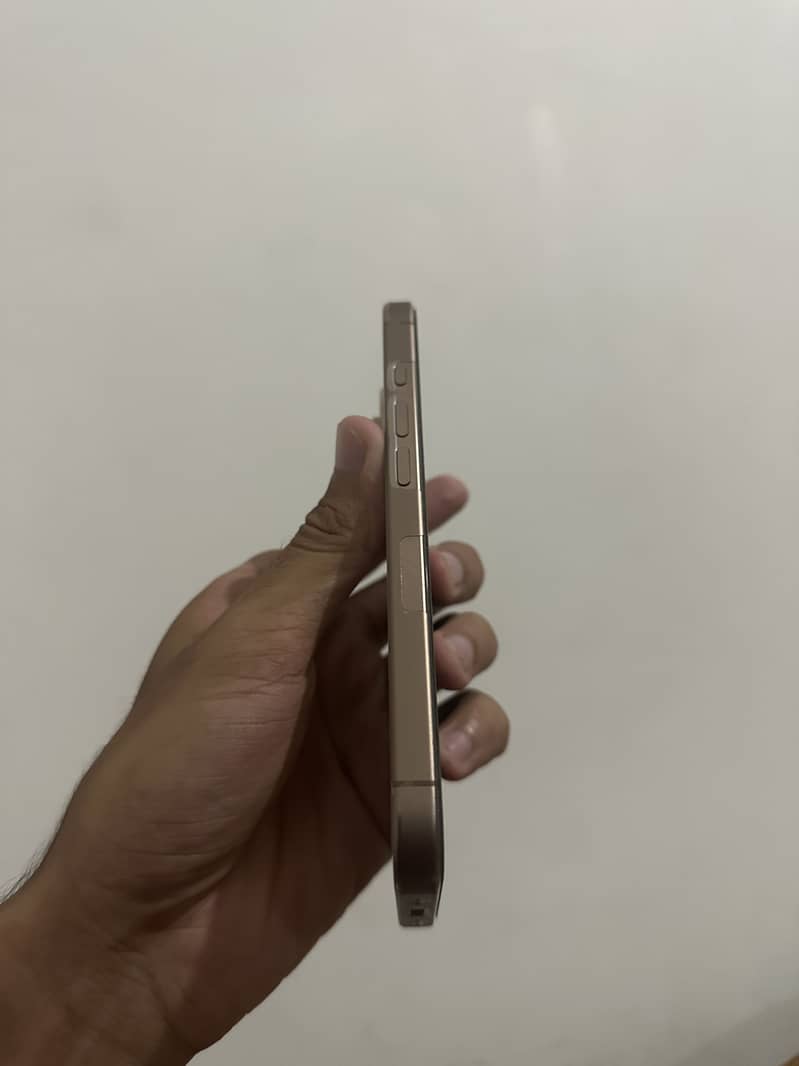 Apple iPhone 16 Pro 2