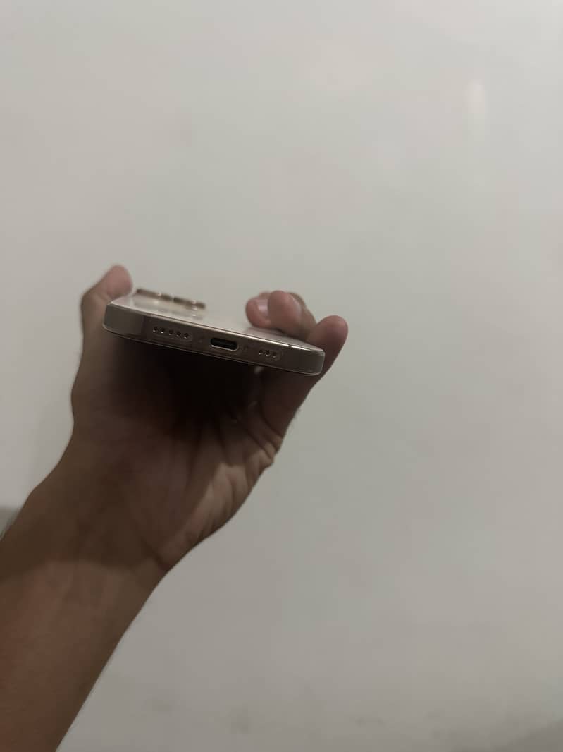 Apple iPhone 16 Pro 5