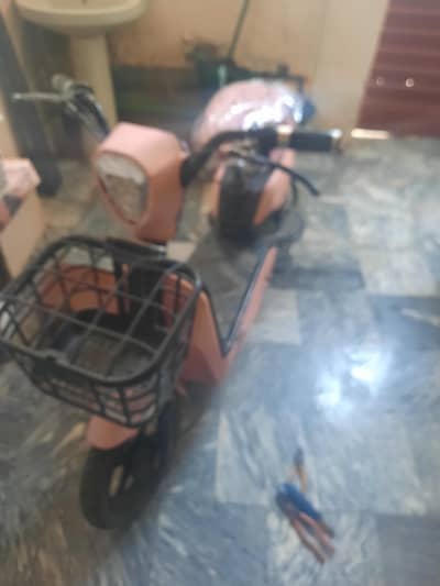 Reen Green Scooty For Sale  battery end