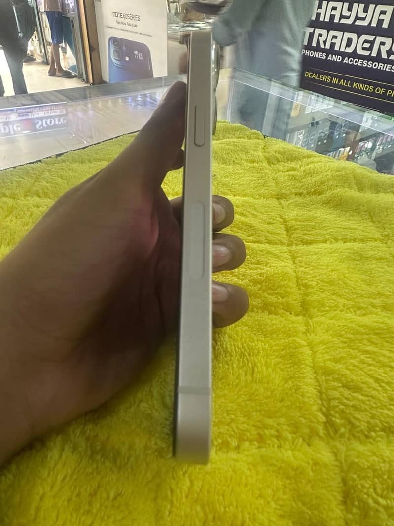 Apple iPhone 14 2