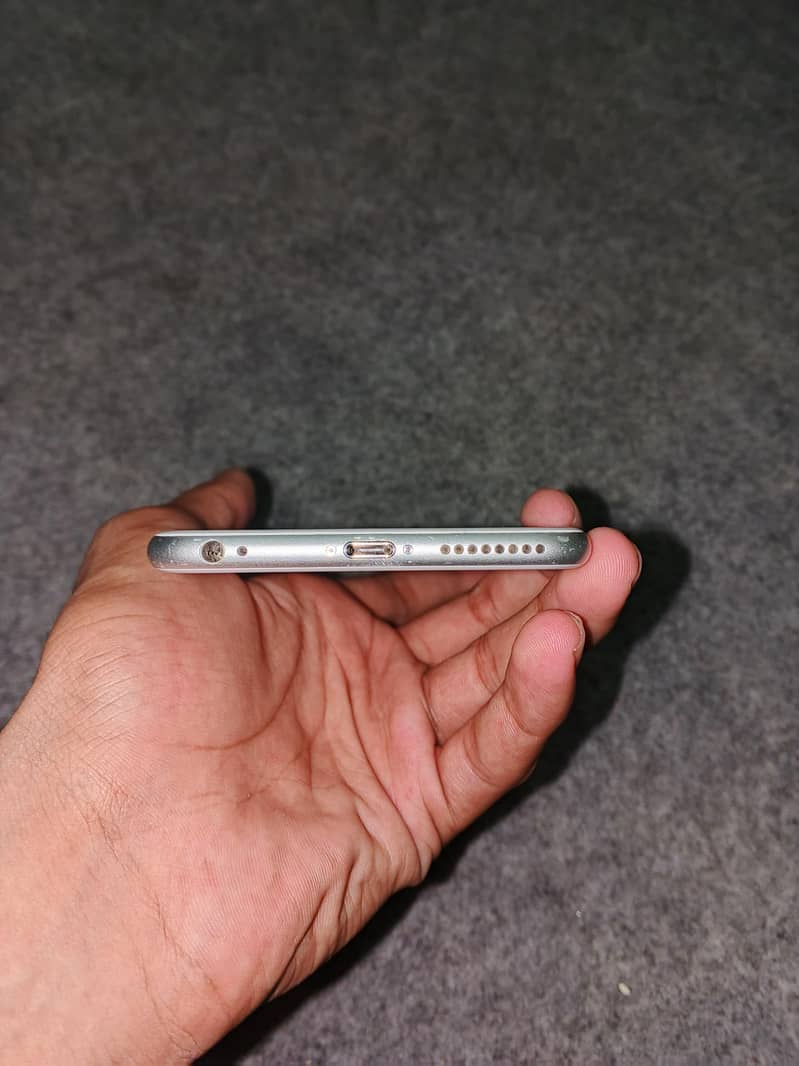 Apple iPhone 6S Plus 2