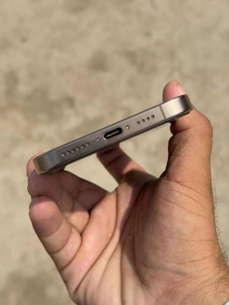 Apple iPhone 16 Pro Max 5
