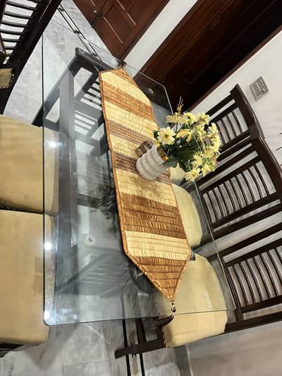 DINING  FOR SALE IN GOOD CONDITION