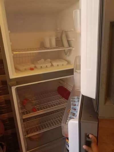 Haier  Refrigerator medium size double door fridge 0325/1268/477