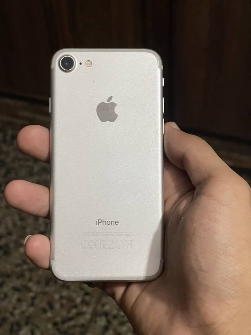 Apple iPhone 7 0