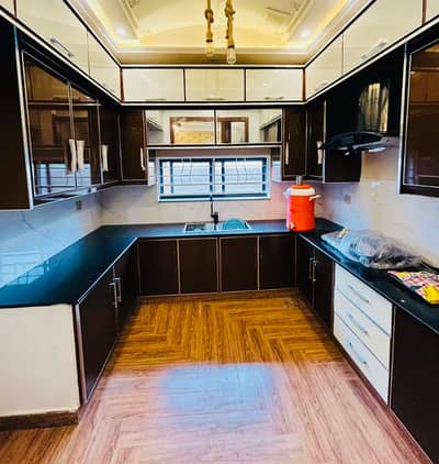 10 Marla Facing park Home For Sale