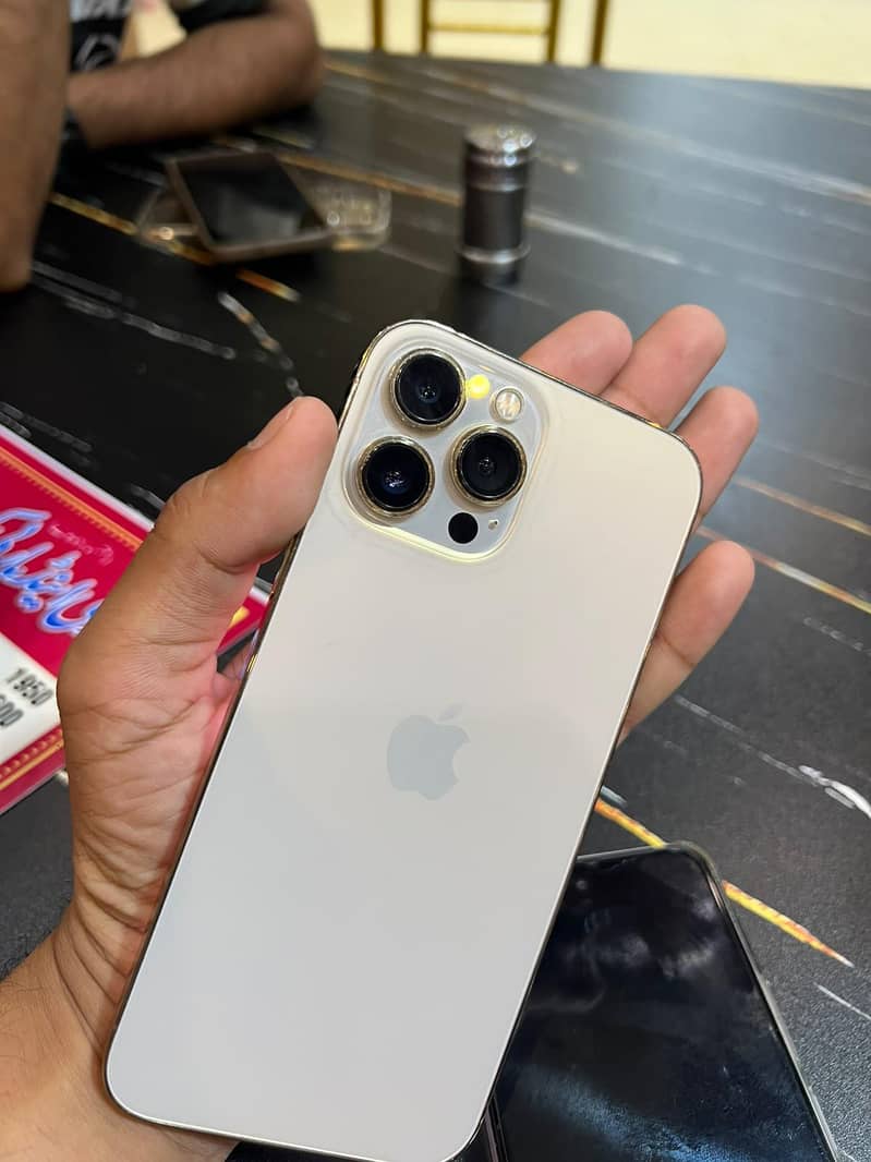 Apple iPhone 13 Pro Max 2