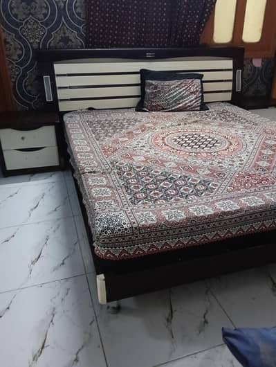 bed set with mattress side tablets and dressing table
