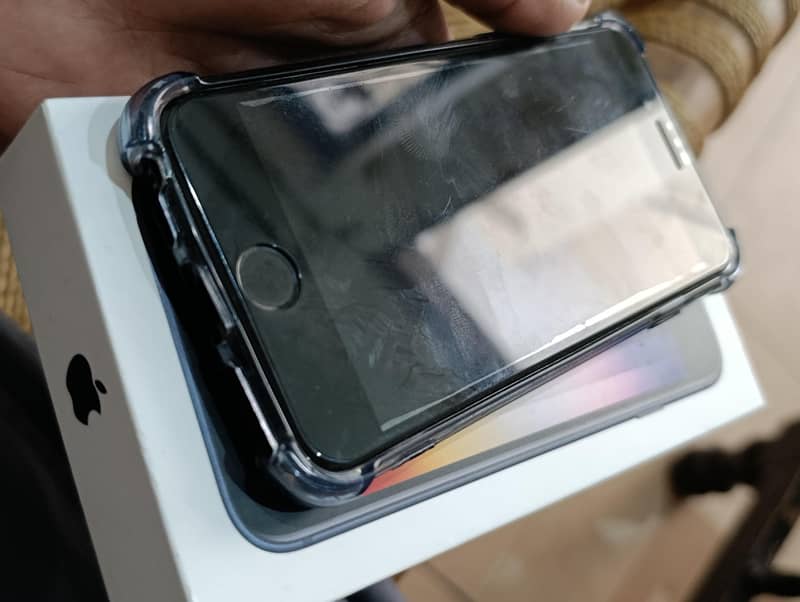 Apple iPhone SE 3rd Generation 5