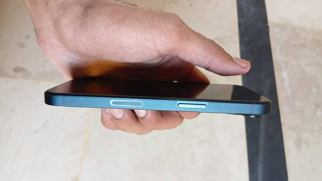 Apple iPhone 13 2