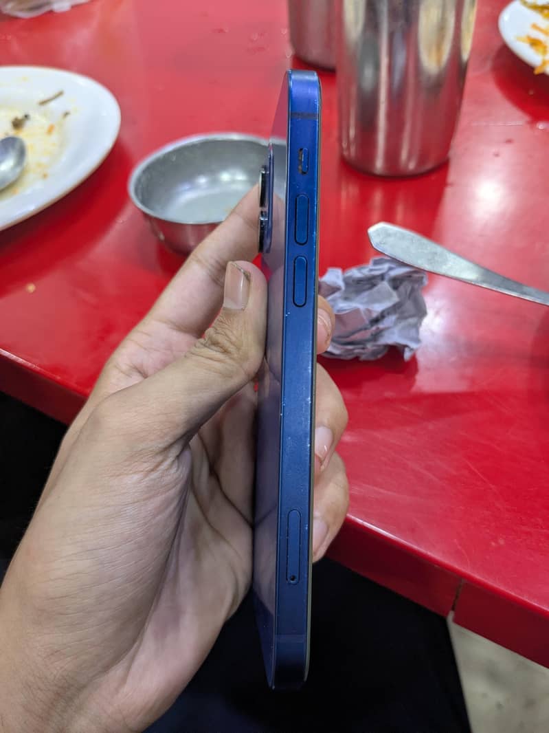 Apple iPhone 12 3