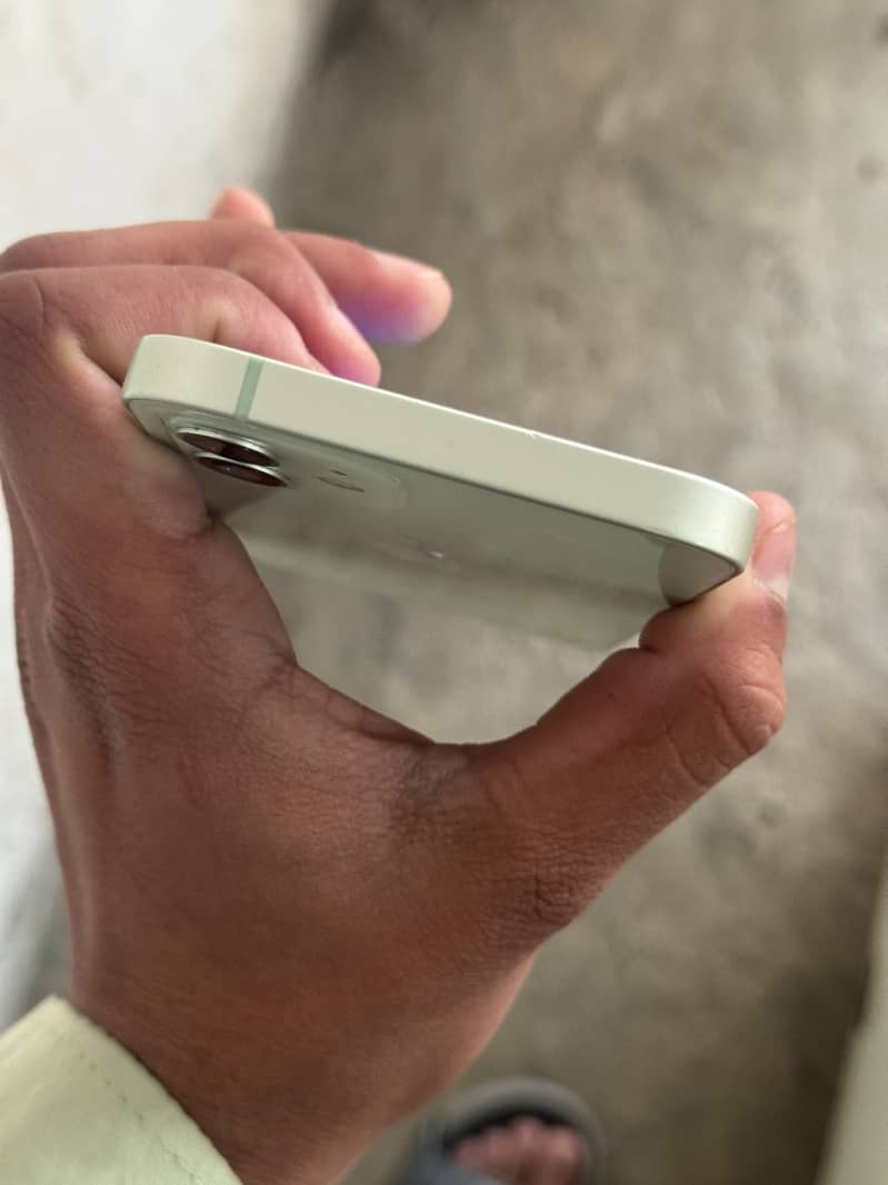 Apple iPhone 12 4