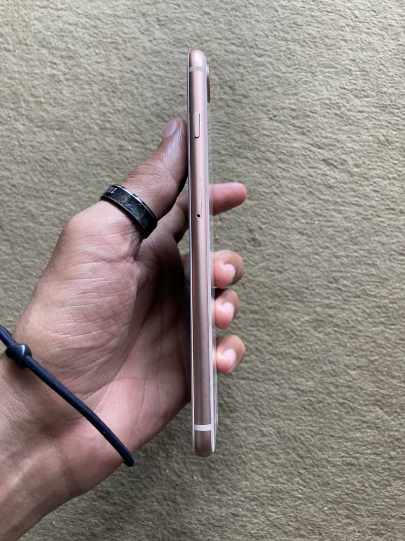 Apple iPhone 8 Plus 3