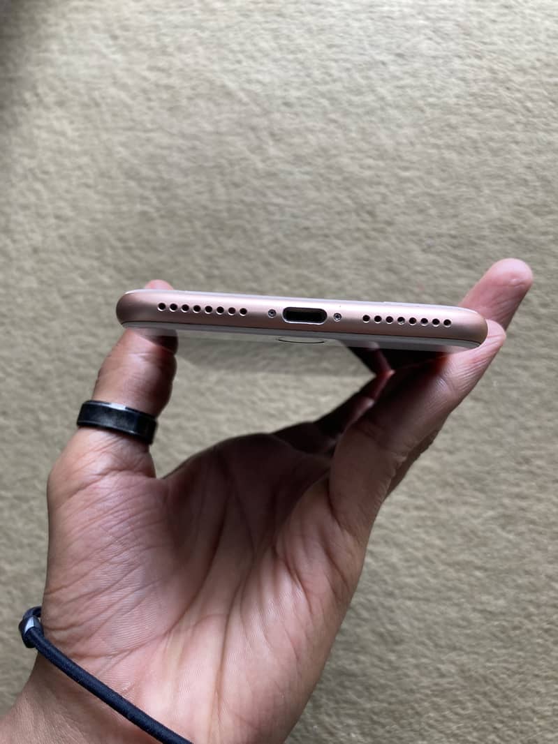 Apple iPhone 8 Plus 4