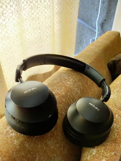 RONIN Wireless Bluetooth Headphones – Excellent Condition