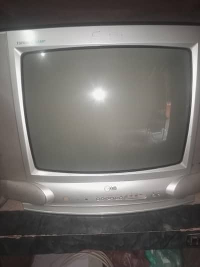 selling tv used but good condition