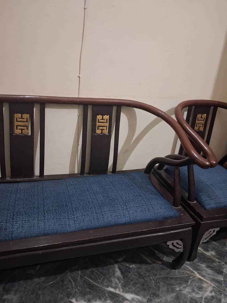 sofa set in 8/10 condition 1