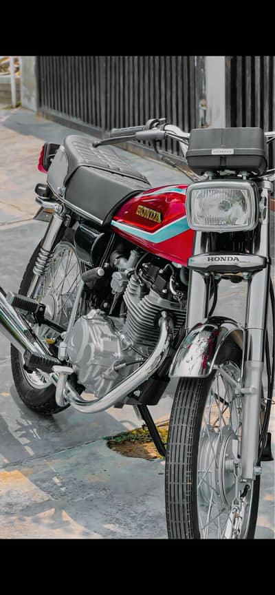 Fully restored bike like new koi kam nahi hai total tayar huwa hai