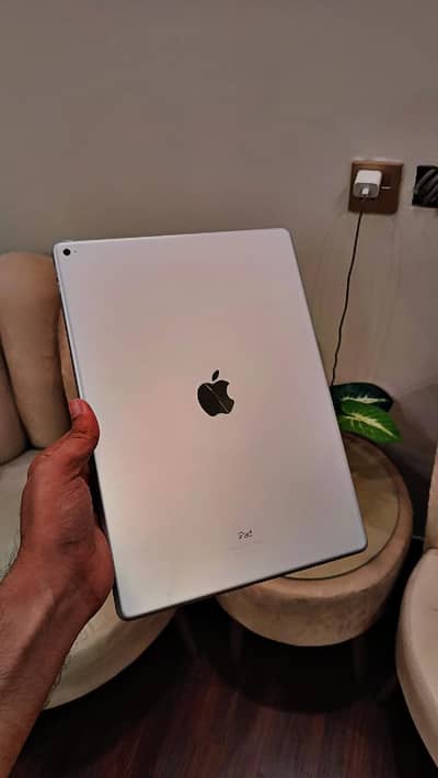apple ipad pro 32GB 13 INCH
