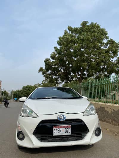 Toyota Aqua Pearl White