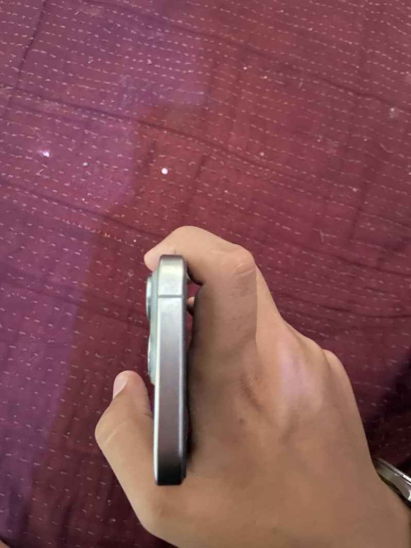 Apple iPhone 15 Pro 4