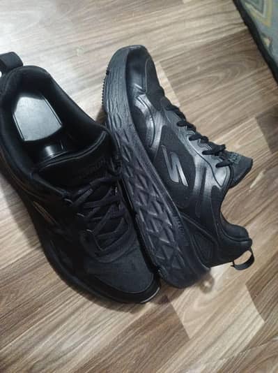 Original Skechers Max Cushion UK9