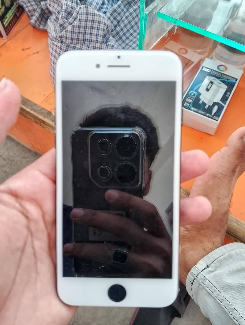 Apple iPhone 7 0
