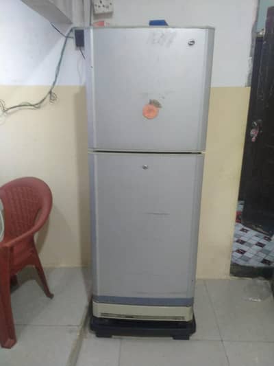p e l full genuine fridge hai abhi tak gas chya hi nahin karvai
