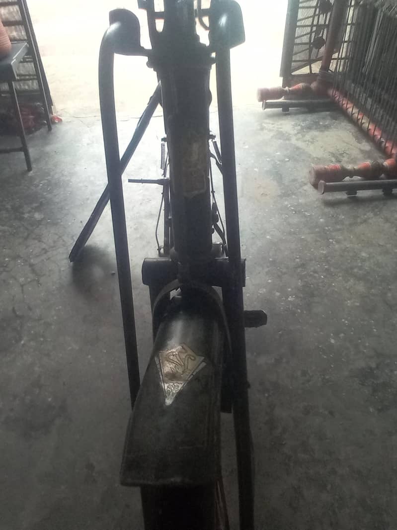 صاف ستھری 22 انچ میڈ اِن چائنا سائیکل 4