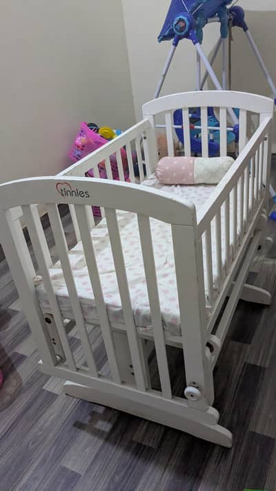 baby crib / baby cot tinnies