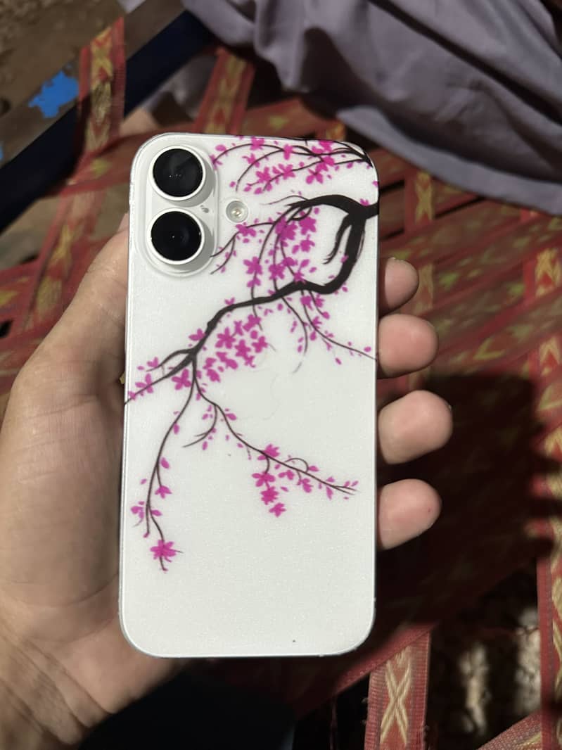 Apple iPhone 16 4