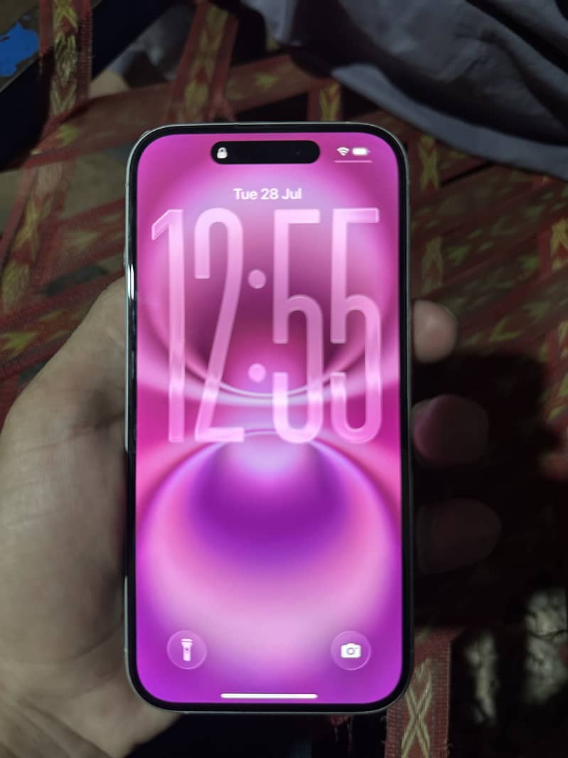 Apple iPhone 16 5