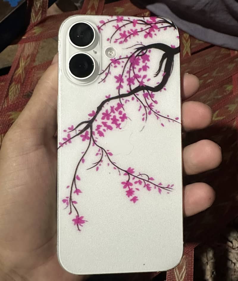Apple iPhone 16 6