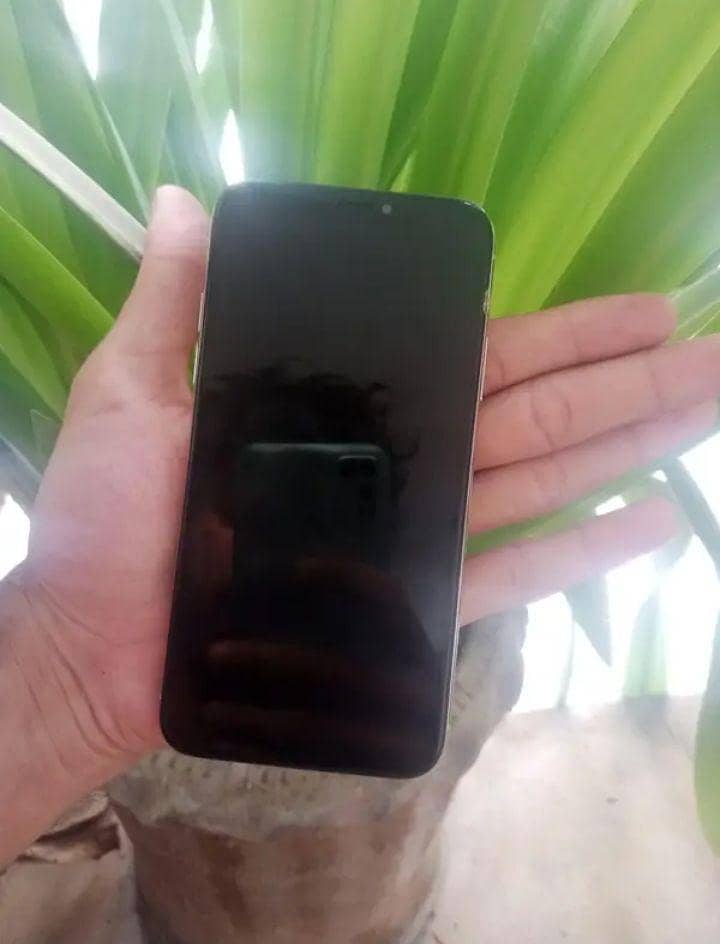 Apple iPhone X 3